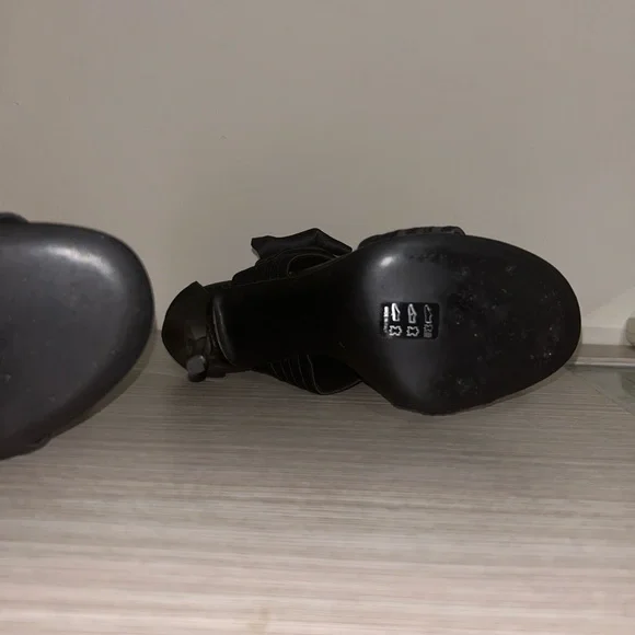 Giuseppe Zanotti - Satin Bow Black Sandals - 35 - Picture 9 of 11